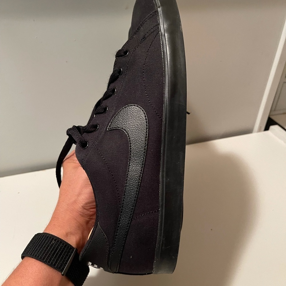 Nikes very nice and  simple sneaker with black logo in two sides
